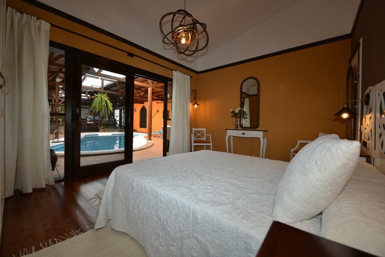 Villa Spa Las Tinajas Triquivijate 外观 照片