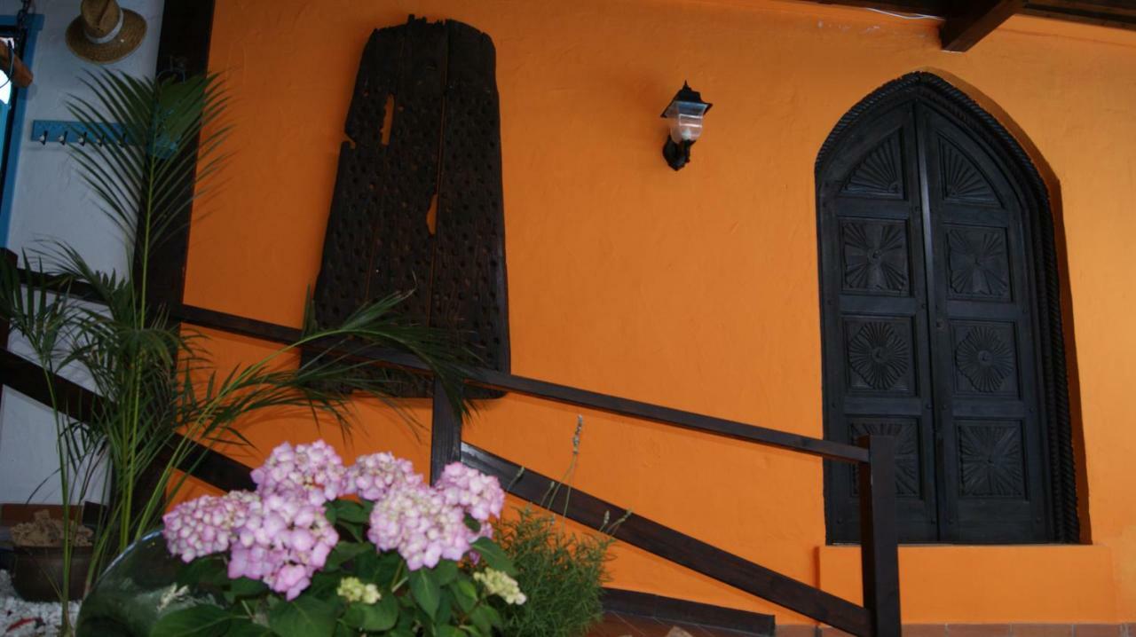 Villa Spa Las Tinajas Triquivijate 外观 照片
