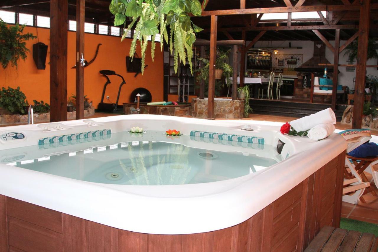 Villa Spa Las Tinajas Triquivijate 外观 照片