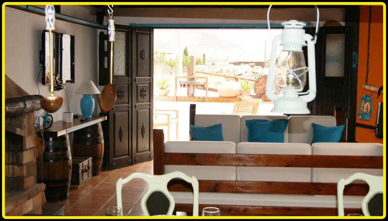 Villa Spa Las Tinajas Triquivijate 外观 照片